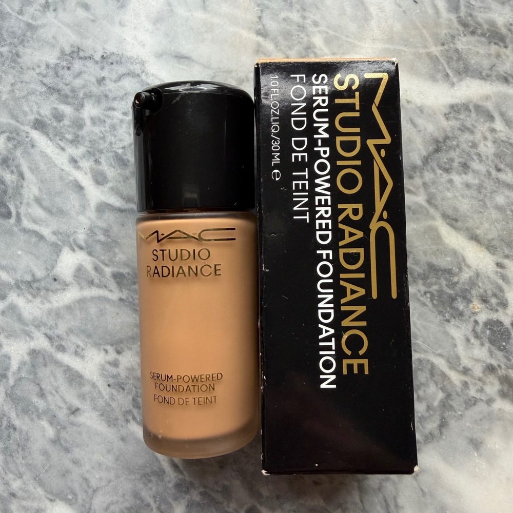 MAC Studio Radiance Serum-Powered Foundation NW20